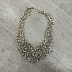 GOLD STATEMENT NECKLACE